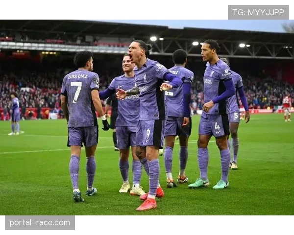 特写：诺丁汉森林门将大脚助攻直接形成单刀，展现门将参与转换的新趋势